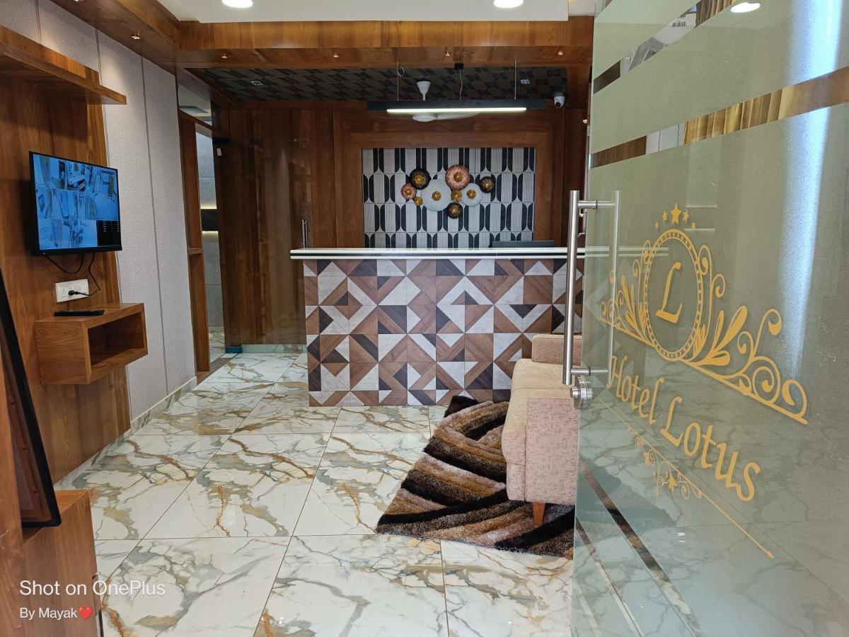 Hotel Lotus Anand Ngoại thất bức ảnh