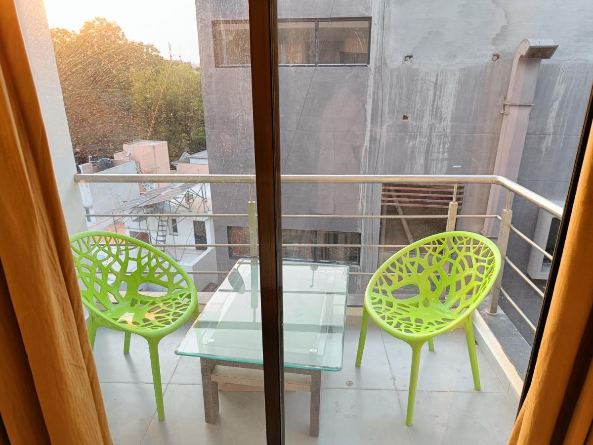 Hotel Lotus Anand Ngoại thất bức ảnh