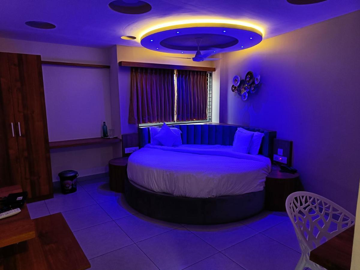 Hotel Lotus Anand Ngoại thất bức ảnh