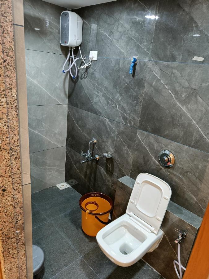 Hotel Lotus Anand Ngoại thất bức ảnh