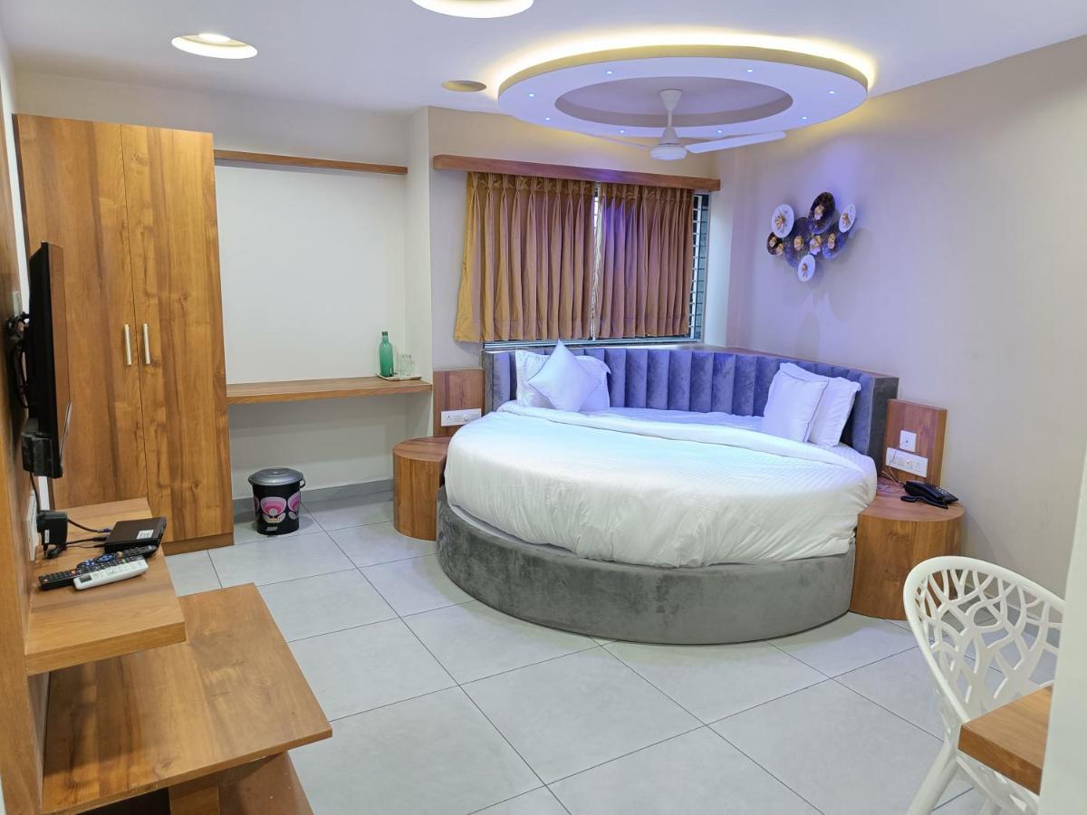 Hotel Lotus Anand Ngoại thất bức ảnh