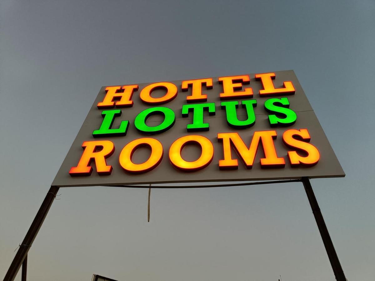 Hotel Lotus Anand Ngoại thất bức ảnh