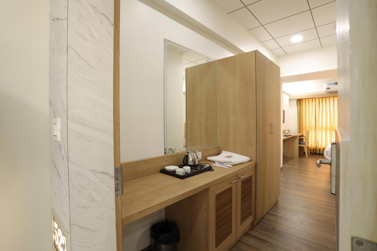 Hotel Lotus Anand Ngoại thất bức ảnh