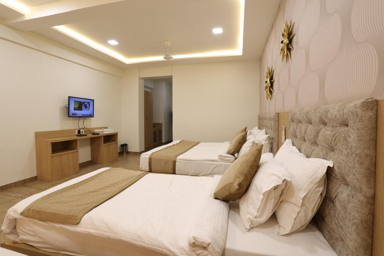Hotel Lotus Anand Ngoại thất bức ảnh