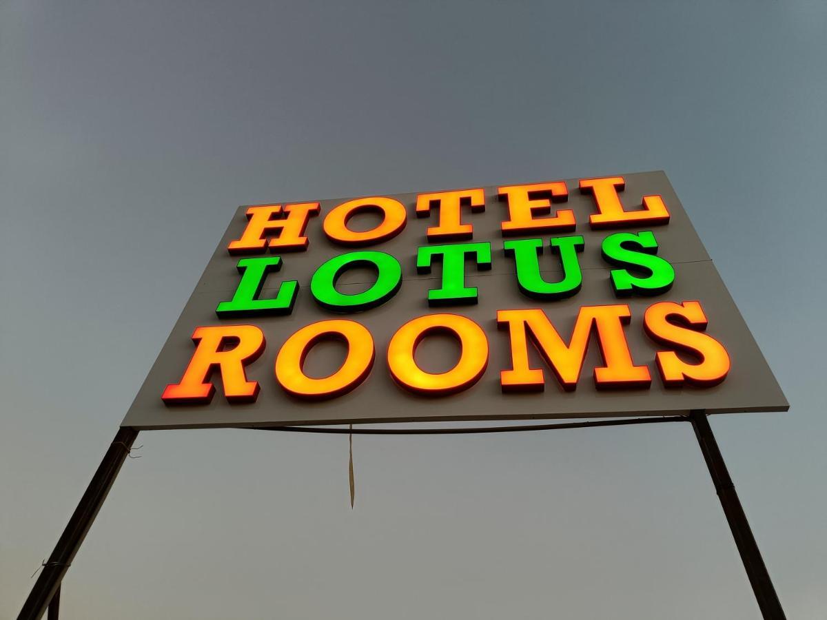 Hotel Lotus Anand Ngoại thất bức ảnh